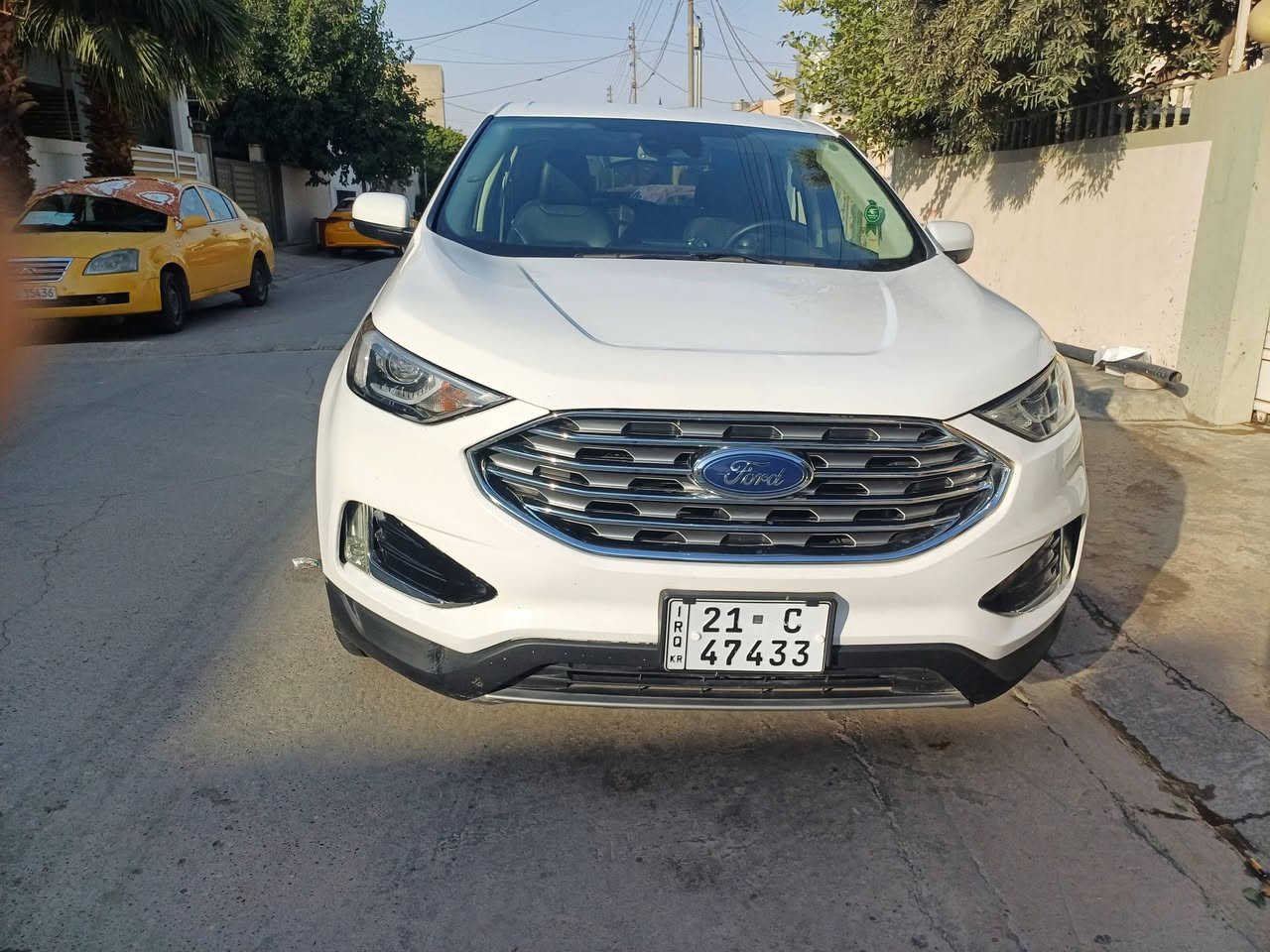 سلام عليكم اخوان فورد ايدج موديل 2022 للبيع  بأسمي رقم سليمانيه سنويه لغايه 29 . هزه جديده. فول مواصفات شاشه ايباد ماعدا فتحة سقف كوشن جلد طبيعي وهيتر اوتو بريك بوب بصمه  مع شغال السياره. دعاميه وشبر بلبونيد بيه صبغ . محرك 20 و توربو سياره نظيفه جدا ادامه كامله تبديل هايدروليك كير مع تبديل دهن محرك ممتاز
سعره 175 ورقه بيه مجال 
*********** مكاني كركوك
