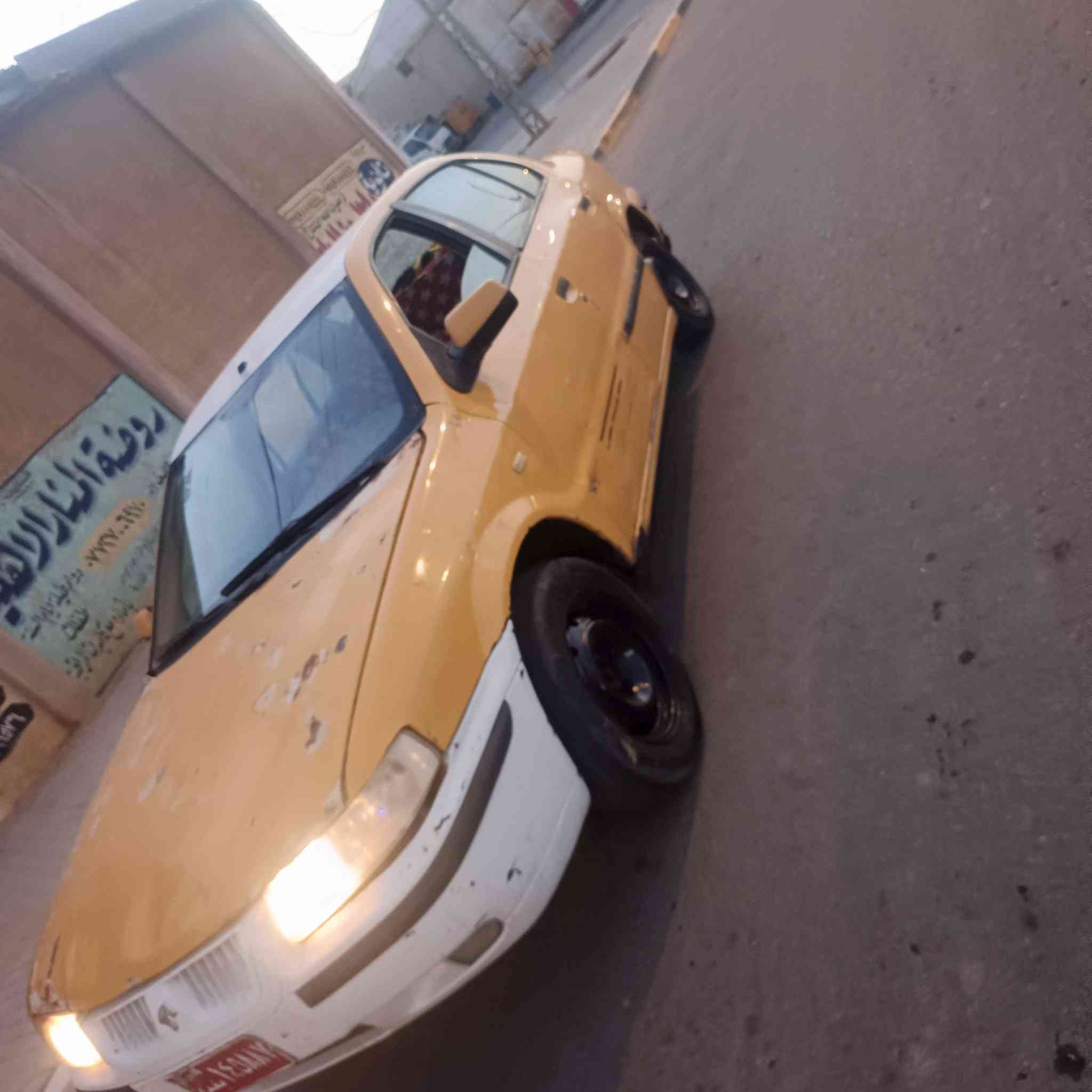 السلام عليكم سمد للبيع رقم احمر سياره جاهزه مكينه جير حداده عنوانه بصره قبله السعر 10 وبيها مجال رقم ***********
