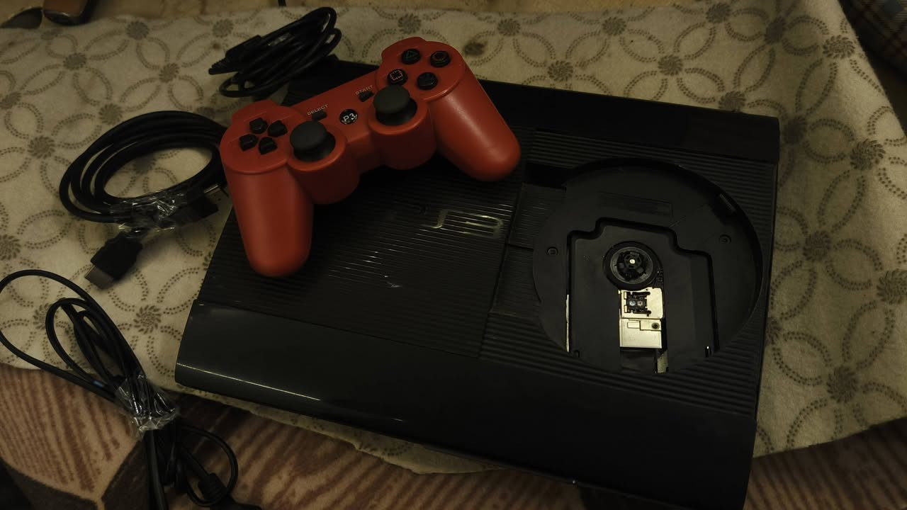 Ps3 سوبر سلم ❤‍🔥
النضافه فول الجهاز ضامه وما مستخدمه هواي 
شرط النضافه وما مفتوح (كامل ملحقات الشركه الاصليه🔌 )  للبيع بسعر 115 وبيه مجال قليل ، مكاني نجف اكو توصيل 🚚الخاص مفتوح / *********** رقمي 📞
