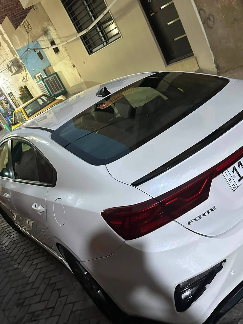 السلام عليكم 
للبيع
فورتي موديل ٢٠٢١ جيتي لاين فول مواصفات 
المواصفات :
اللون ابيض
بصمة تشغيل
فتحة سقف
رادارات جانبي
بصمه ابواب
كامره خلفيه
كاربلي
تحديد مسار
مكينه ٢٠٠٠ دوش
كير cvt
تحكم ستيرن كامل
٣ انظمه للقياده (sport, normal,smart)
تبريدها ثلج 
ماشيه ١١١ الف
حداديه ومكينه وكير مكفولات
حادثها ربع البنيد والجاملغ 
هزه جديده وسنويه جديده السياره بأسمي تحويل ثاني يوم
رقمها بغداد
العنوان / بغداد منطقه الصليخ
السعر ١٢١ وبيها مجال للشراي
للأستفسار : ***********
