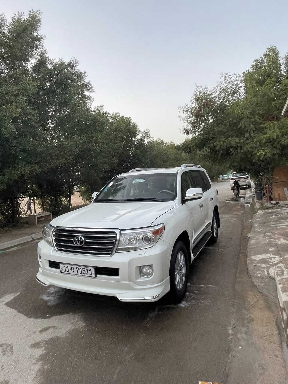 السلام عليكم لاندكروز 2013 فطيم اصل
سياره سنويه وهزه ورقام جديد وبسمي تحويل ثاني يوم 
فول موصفات 
بصمه 
فتحه 
كشنات جلد 
كأمره  امامي بلادي 
مري قلاب عل بك 
مري شفط
لايت زنون 
حساس خلفي كأمره خلفيه وشاشه 
زراك لايت 
كشن كهرباء بلادي 
سياره كلش حلوه ونضيفه 
بيه تخم وياله 2018 لوك جديدات 
سياره كامله مابيه نقص مكينه وكير وشاصي وتبديل وفتح كله كفاله بشرط فحص  فقط مقدار شبر بداير رفيع مال جاملغ خلفي كلير ومكانين بارد مكان سياره بغداد الامين $360 بيه مجال بسيط /***********
