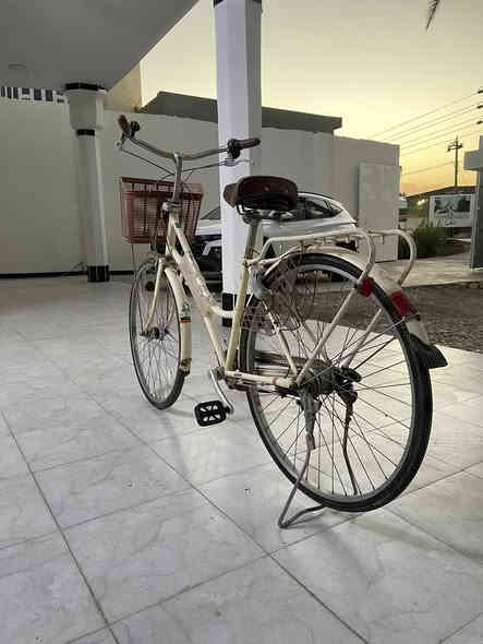 سلام عليكم بايسكل بناتي حجم 27 فول موصفات حساس أمام لايت امامي  لايتات خلفي بايسكل ياباني وليس صيني التقليد بايسكل ثلاث نمر بايسكل نضيف المكان بغداد الاستفسار هاذه الرقم ***********
