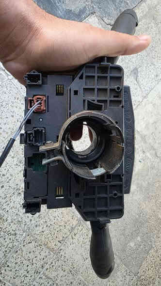 السلام عليكم. غراض بيجو 307 للبيع 
١.قاعدة فيتبم كاملة شغالة
٢. تحكم جام شغال
٣. يدات تحكم اشارة وماسحات شغالة بس الشريط مالتها مكطوع 
٤. حسساسات هواء ثنين شغالات 

كل الغراض شرط الفحص 
***********
