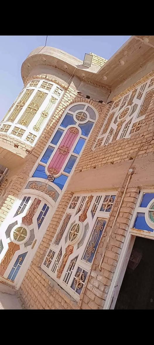 الطابق الاول صالة واستقبال وغرفة نوم وصحيات

الطابق الثاني صالة و٣ غرف نوم  غرفتين وحدة عالثانية الباب مشترك
وصحيات بعدها مكاملة
الطابق الثالث بيتونة وسطح
مساحته 127متر مربع ركن ع شارعين
زين قوس شازع الكفاح
الاستفسار الاتصتل
***********
