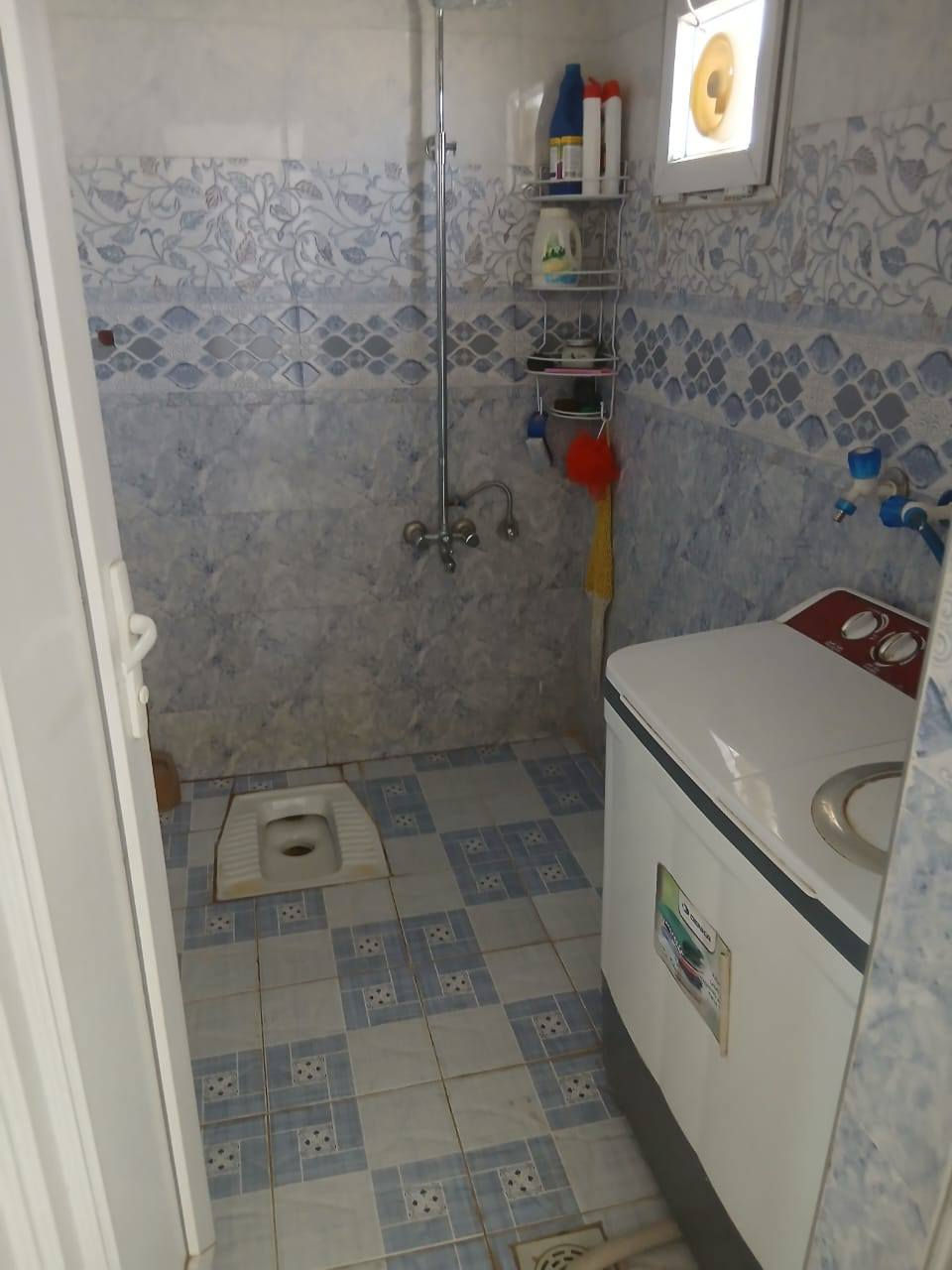 السلام عليكم مشتمل للبيع طابو صرف المساحه 100م 5 ×20 يحتوي الدار من 2 نوم +صاله +كلدور+مجمع صحيات طابقين بناء حديث درجه أوله العنوان شارع 80 محيزم 4 قريب من الشارع 80 التفاصيل والسعر خاص أو الاتصال ***********الأتصال
***********واتساب
