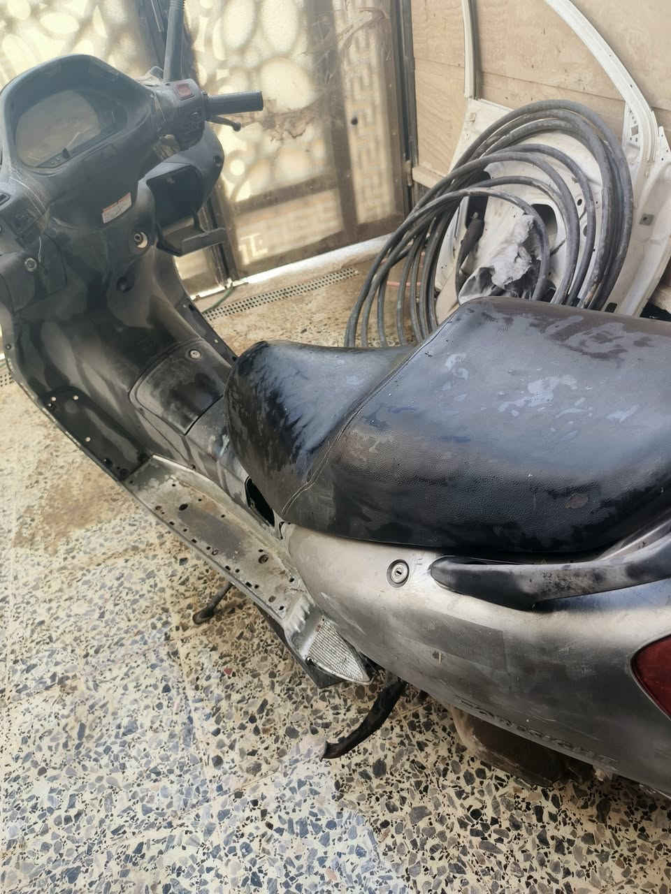 سلام عليكم  دراجه فور سايد للبيع ادير سلف بس متشتغل 
كهربائياته كله شغاله كفرات موجوده بس تعبانه سعره 300 وبيه مجال العنوان الدوره ابو الدشير ***********
