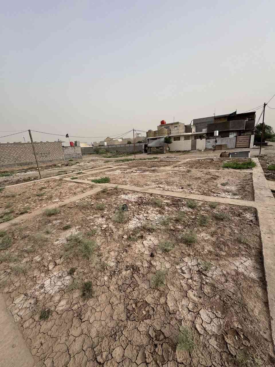 قطعه ارض حواس حي ام البنين معه رباط غرفتين وصاله ومطبخ وستقبال البيع ‭0780 265 7847‬
