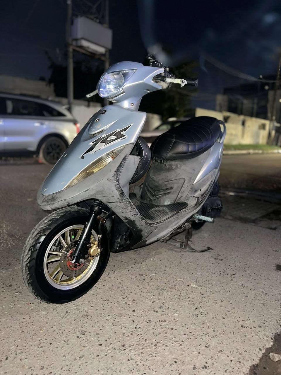 السلام عليكم ماكس عدله للبيع دراجة رمبة صارلها شهر نازلة الدرجة فول ملاح واحد و مكينه ناعمة دهن كلة موتل ابدل وبيها تزويد كدامك الدراجة خير من الله الي ما يعرف سعرها لا يتصل ولحد يصير براسي لوتي *********** بس واتساب موجود
