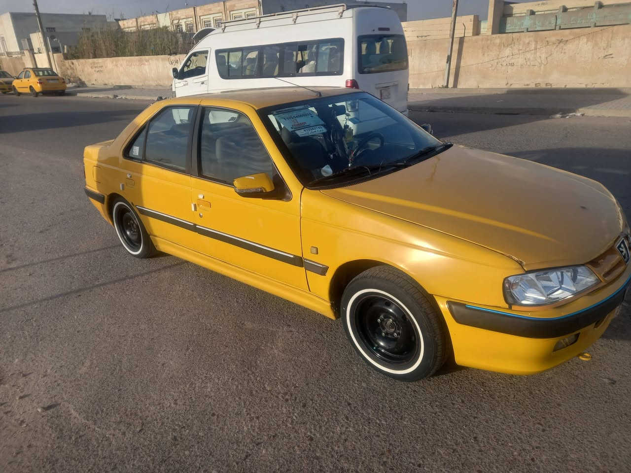 السلام عليكم شباب من رخصة الأدمن عندي بيجو موديل ٢٠١٥ هيئه مصفرة بأسمي حادث مابيه قويةفقط دعاميه وجاملغ سايق  ٤١ سعرها وبيها مجال اتصل وادلل *********** مكان حي الجهاد قرب مسبح الرافدين
