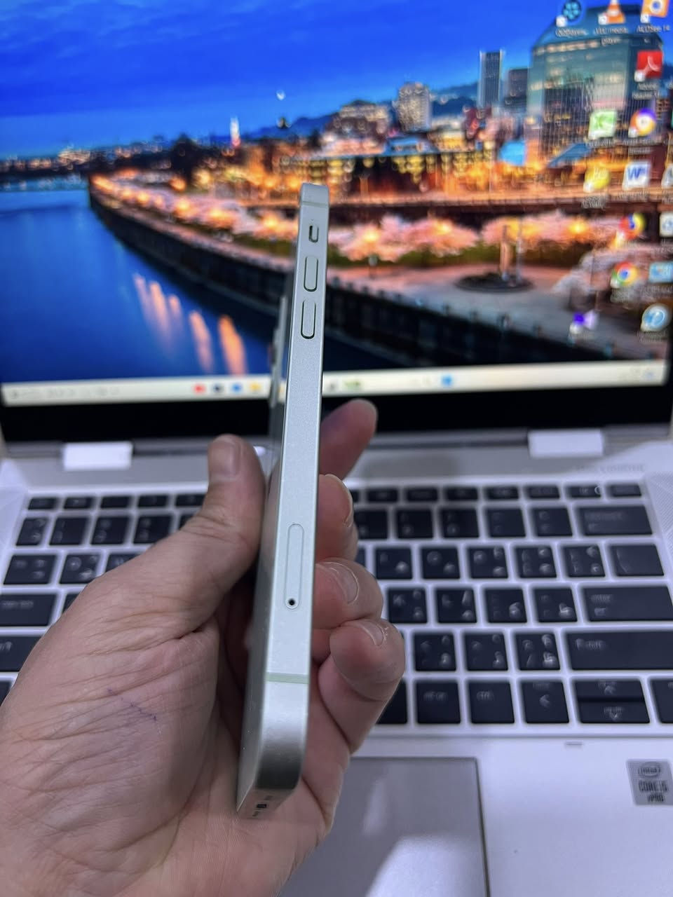 12 عادي
ذاكره 64 
نموذج M تك سيم 
بطاريه 93 
شرط ما مفتوح 
نظيف 
سعر الجهاز 275 
شراي خاص او اتصل 
*********** 
***********
