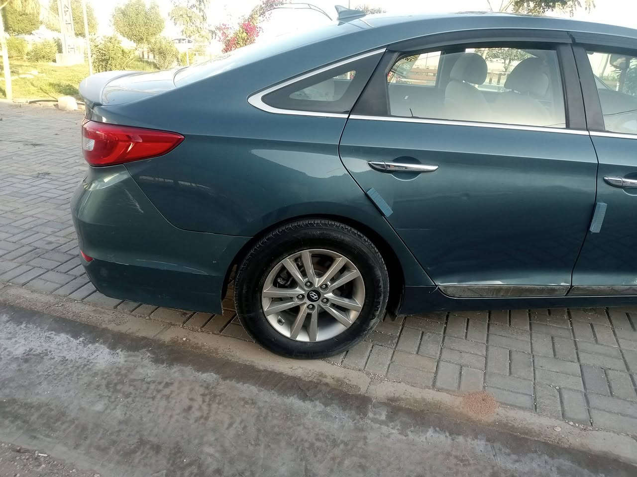 السلام عليكم
سوناتا موديل 2016 وارد مريكي

بيه اربع قطع شرط بلا داخل 

كير محرك حداديه تبريد تخم تأير باتري كوله مكفول ماشيه 167

السعر 104 وبيه مجال

عنواني نجف ***********
