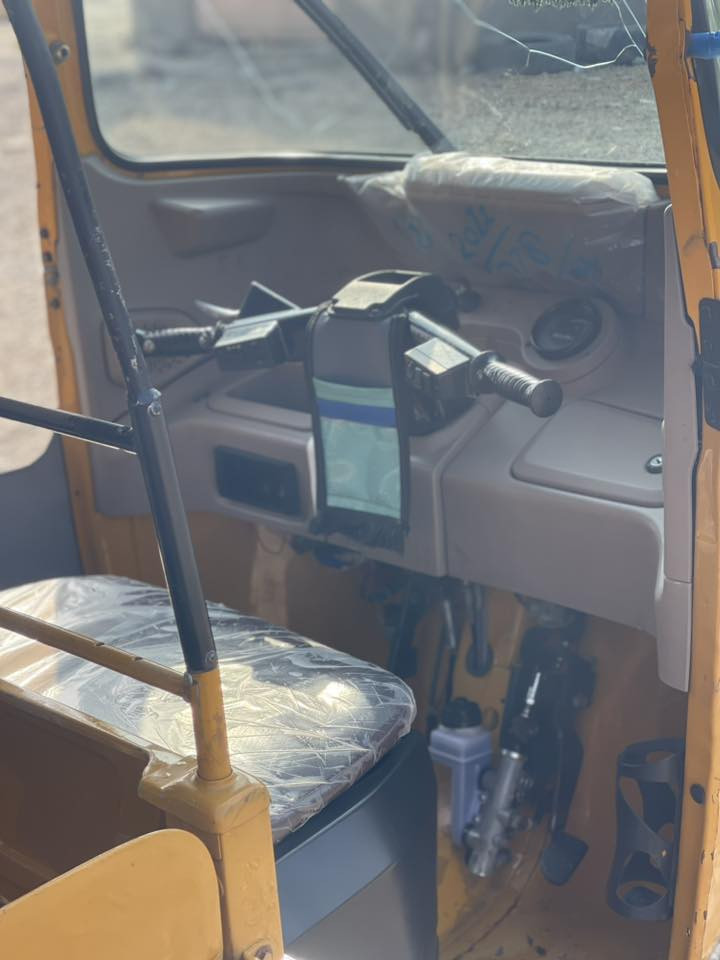 سلام عليكم تكتك للبيع موديل 21سنويه الاستفسار ***********
