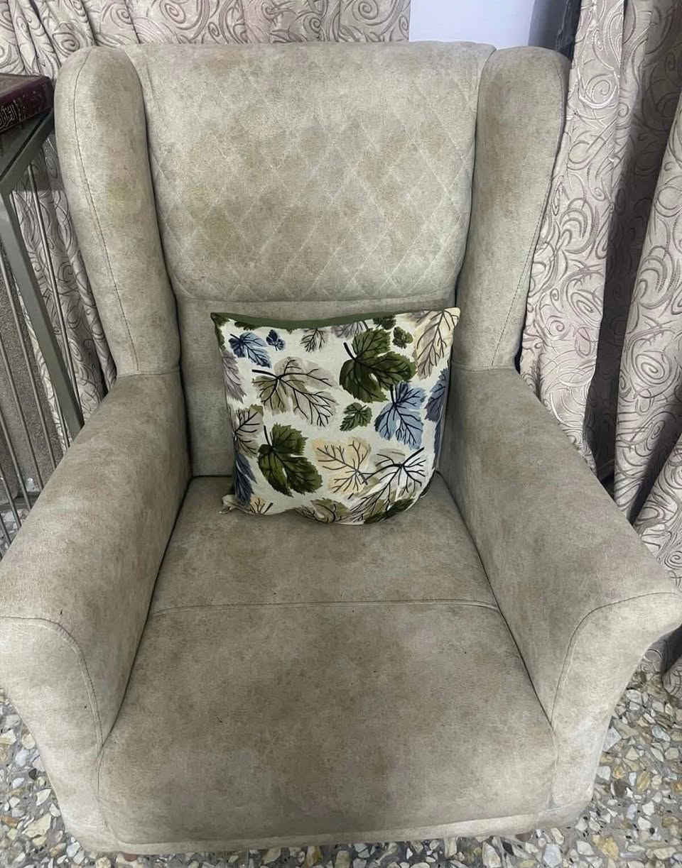 #بيع_مستعجل📌👇🏻
تخم تركي (٨) مقاعد يصير مخزن وسرير 💯
العنوان #بغداد_الاسكان📍للمزيد مراسلتي👍✅


**إذا كنت صاحب هذا الإعلان وتريد حذفه لأي سبب، رجاءا أرسل رسالة إلى الدعم الفني**