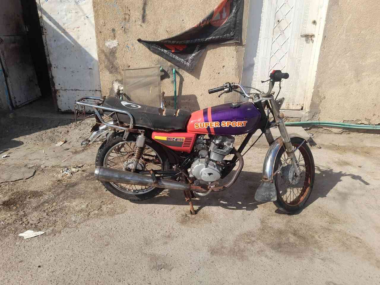 البيع  سعر.  ٢٠٠.          ***********
