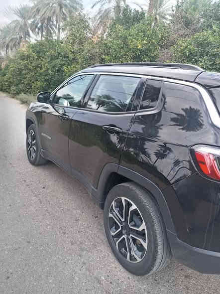 جيب كومباس موديل ٢٠٢٢ واحد على واحد فتحة وبصمة السياره ماشية ٤٠٠٠٠الف كيلو متر السعر ١٧٠ورقة السياره صاحبها مدير مدرسة العنوان بغداد الراشدية رقم الموبايل ***********
