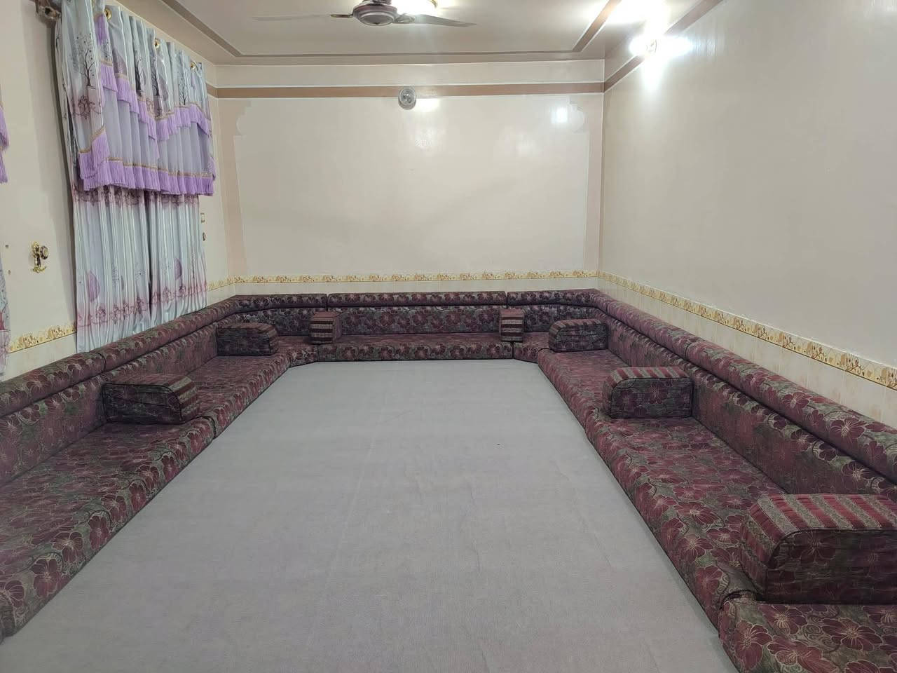 سلام عليكم ورحمة الله وبركاته جلسه عربيه  نضيفه جدا وسفنج درجه والاولى قماش درجه والاولى ونضيف تجي تشوف بعينك جاهز ومرتبه الطول 7والعرض 4 للبيع وصلت 500الف عدك زياده خابرني غير متواجد على فيس
 ***********
