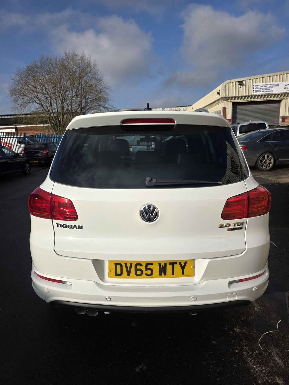 2015 Volkswagen Tiguan 2.0 TDI R-Line | Automatic | 4Motion | Euro 6

Price: £6,300

A strong, practical SUV with R-Line styling and four-wheel drive. Drives well and offers a good balance of performance, comfort, and capability.

Vehicle Details:
Category: SUV
Transmission: Automatic
Mileage: 102,000
Fuel: Diesel
MOT:5/9/2026
Engine: 2.0L (1,968cc)
CO₂: 150 g/km
Road Tax: £215
Colour: White
Euro 6 compliant
4Motion four-wheel drive
Panoramic roof

Specification Highlights:
R-Line Edition
Front parking sensors with parking assistance
Bi-Xenon headlights with automatic dusk sensing
Dual-zone electronic climate control
Automatic air recirculation
Bluetooth telephone preparation

Cat N 
Open to offers

To contact via mobile: *********** Hull, North Humberside
