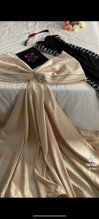 ملابس • نضيفات • مره ومرتين