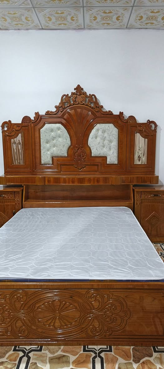 السلام عليكم توجد غرفه نوم طابقين الصنع عراقي غرفه ٥مل ) السمك جديده مستخدمه شهر واحد ام 7بيبان  مع تاج ميز متحرك مع جربايه الصليه غرفه جديده  مع زاويه  بدون دوشك كل هأذ بــ1600 الف بيه مجال قليل  يوجد توصيل مكان بصرة ابوصخير ***********
