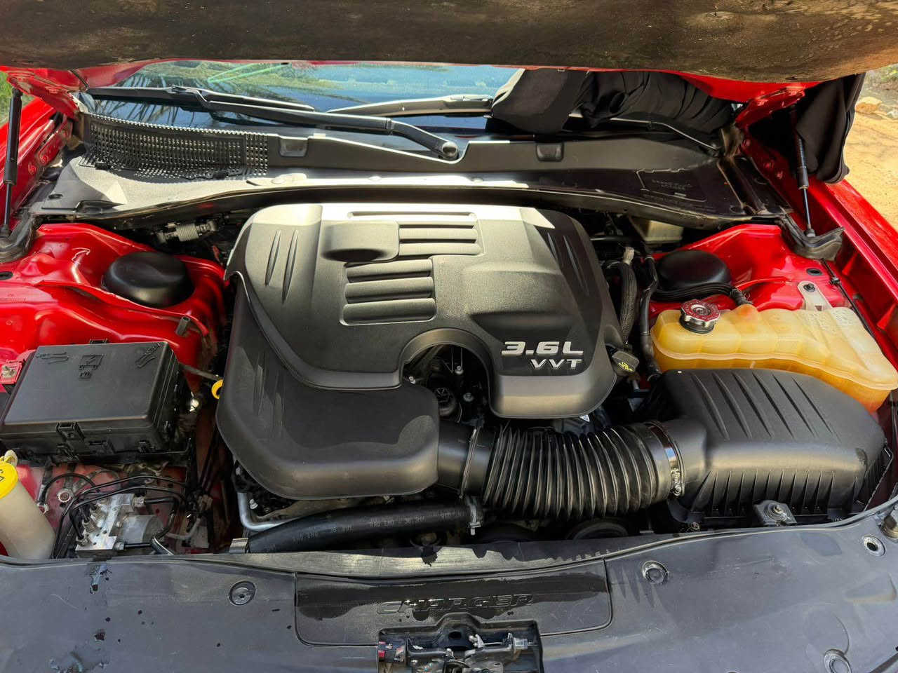 السلام عليكم 
جارجر 2019 
ماشيه 70 الف كيلو 
حادثه كلش خفيف خشم البنيد فقط
بسمي 
سنويه جديده 
حداديه جديده 
تخم تاير +ويل جديد
سياره جديد 
مامشتغل ستغدام شخصي 
مانقص شي ابد
*********** السماوا, المثنى
