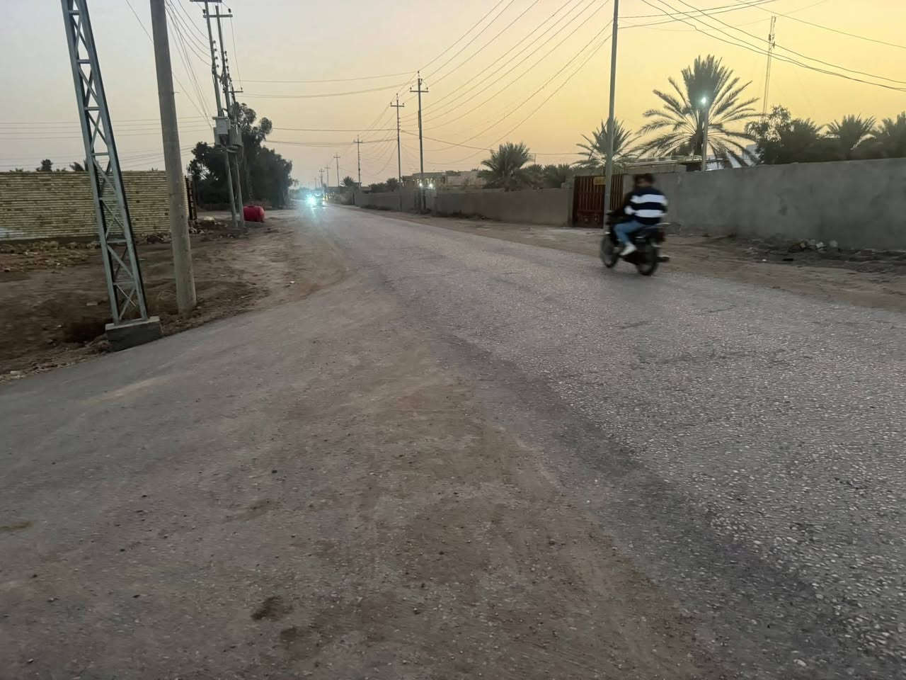 يالله
يعلن مكتب الخبير للعقارات

وجود دونم طابو زراعي سند 25يتحول باسم المشتري مباشرتا

موقع الدونم //طريق سده محاويل مقابيل بانزيخانه الحمداني يبعد عن الشارع العام 150م 

كافه الخدمات ماء كهرباء تبليط انارت طريق عرض الشارع 15متر علما الدونم ركن على شارعين تبليط مسيج بالكامل يعني محدد 

وين الي يحب مساحات جبيره والهدوءوالخدمات 

السعرر. 135مليون بي مجال بصيط 

للاستفسار مراجعه مكتب الخبير الكائن في حي المعلمين مقابيل شارع الدوب اومقابيل مركز الشباب

للاستفسار الاتصال ***********
