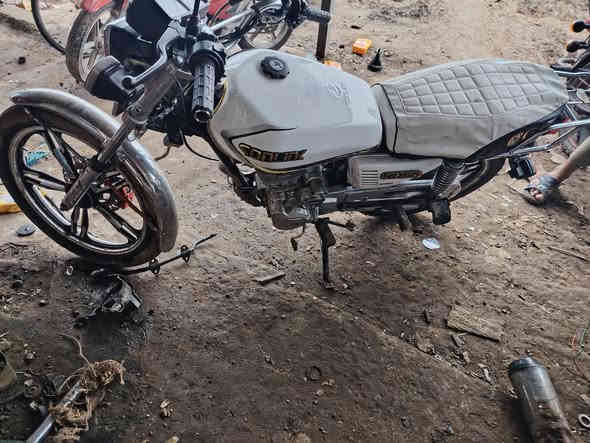 سلام عليكم سيفان  23بيه نواقص بصيطه للبيع السعر 600وبيه مجال مكان الضلوعيه منطقه الامين  ***********
