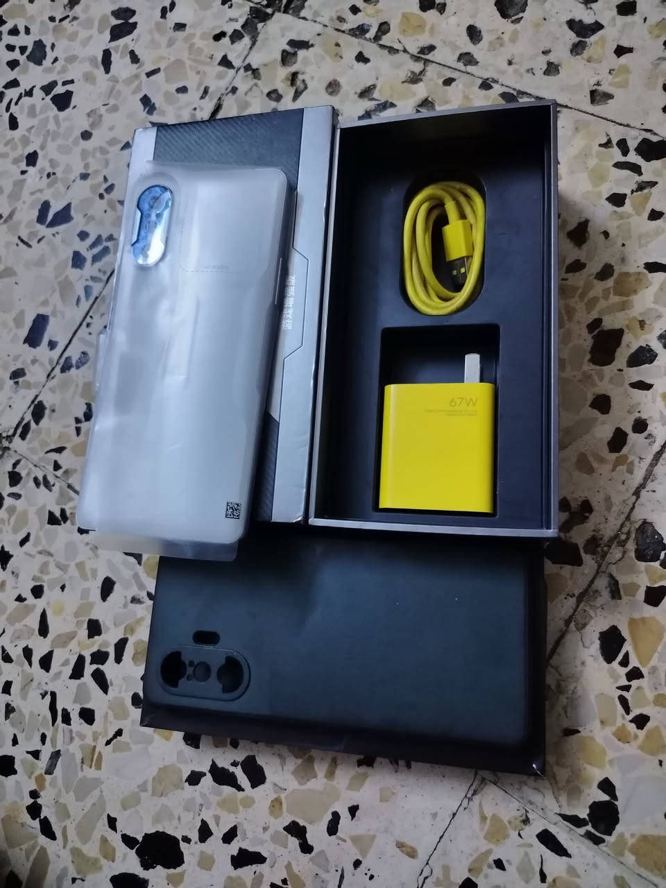 جهاز ريدمي K40 كيمنك اخو الجديد ذاكره 256 اخو الجديد نضافه 100% مع كامل ملحقاته شاحنه 67 واط شحن سريع جدآ سعره 280 الف وبي مجال سكني بغداد... ***********
