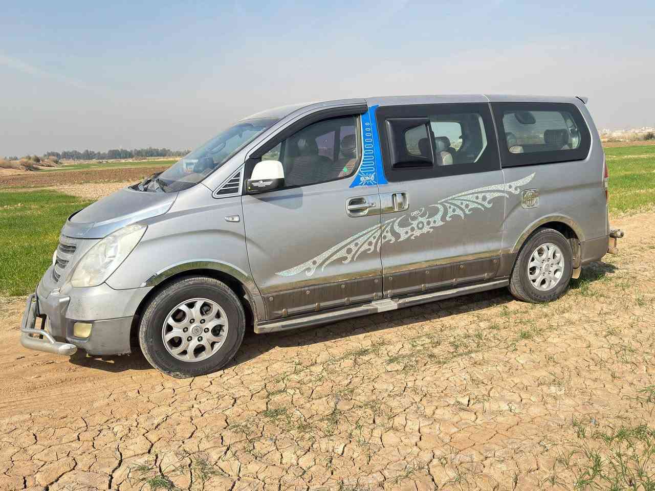 السلام عليكم 
ستاركس 12 مسكر سبلاين . بلاد قبق اسود 
السياره كفاله من ضربه وصبغ 
بيها جنطه مبدله بدون ضربه اثر خياس 
وداخلها جديده توه مدوشمها كشنات وسفريات وتنته كلها جديد
شاشه تسلا الكبيره 
حداده وتخم تاير جدد 
درع امامي 
درع خلفي 
رقم بصره الإنكليزي بسمي تحويل ثاني يوم 
مصفره هيئه وضريبه 
السياره جاهزه من كلشي وشرط ترأي ماال زيرو 
***********
***********
مكان السياره البصره شط العرب البصرة, العراق
