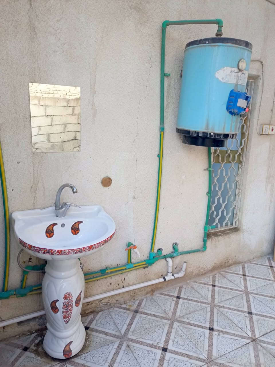 السلام عليكم
: مشتمل للايجار: يحتوي ع غرفه وصاله واستقبال ومطبخ وصيحات وطارمه 
التواصل ع الرقم: ‏‪***********‬‏
العنوان: حي الاطباء قرب كفيل18
السعر: 400
