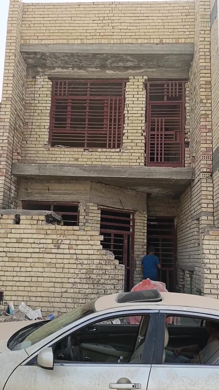 السلام عليكم
دار طابقين يسلم بياض جاهز  ماء كهرباء جاهز نقصه سيراميك وارضيات  ارضي بيت بنيه فرع ٢٧ 
السعر ٩٠ قابل للتفاوض ***********
