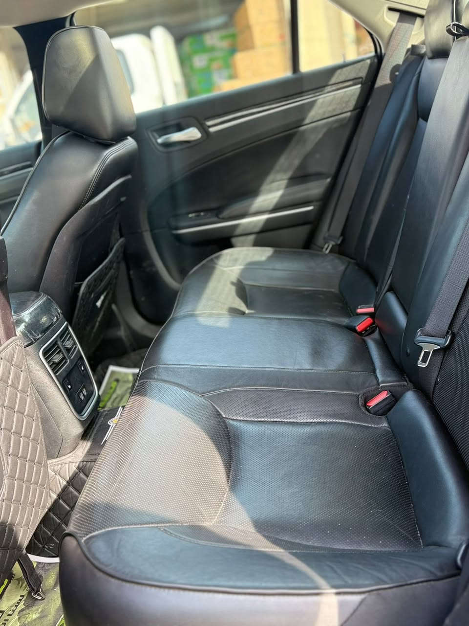 اوباما كرايسلر 300C فول للاخير
دخول جديد كتاب ضباط يعني ماماشيه ابد بلعراق 
ماشيه 47 الف
حادثها كلش بسيط موجود رقم الشاصي بلمنشور
مكان بغداد سعر 272 
***********
***********
