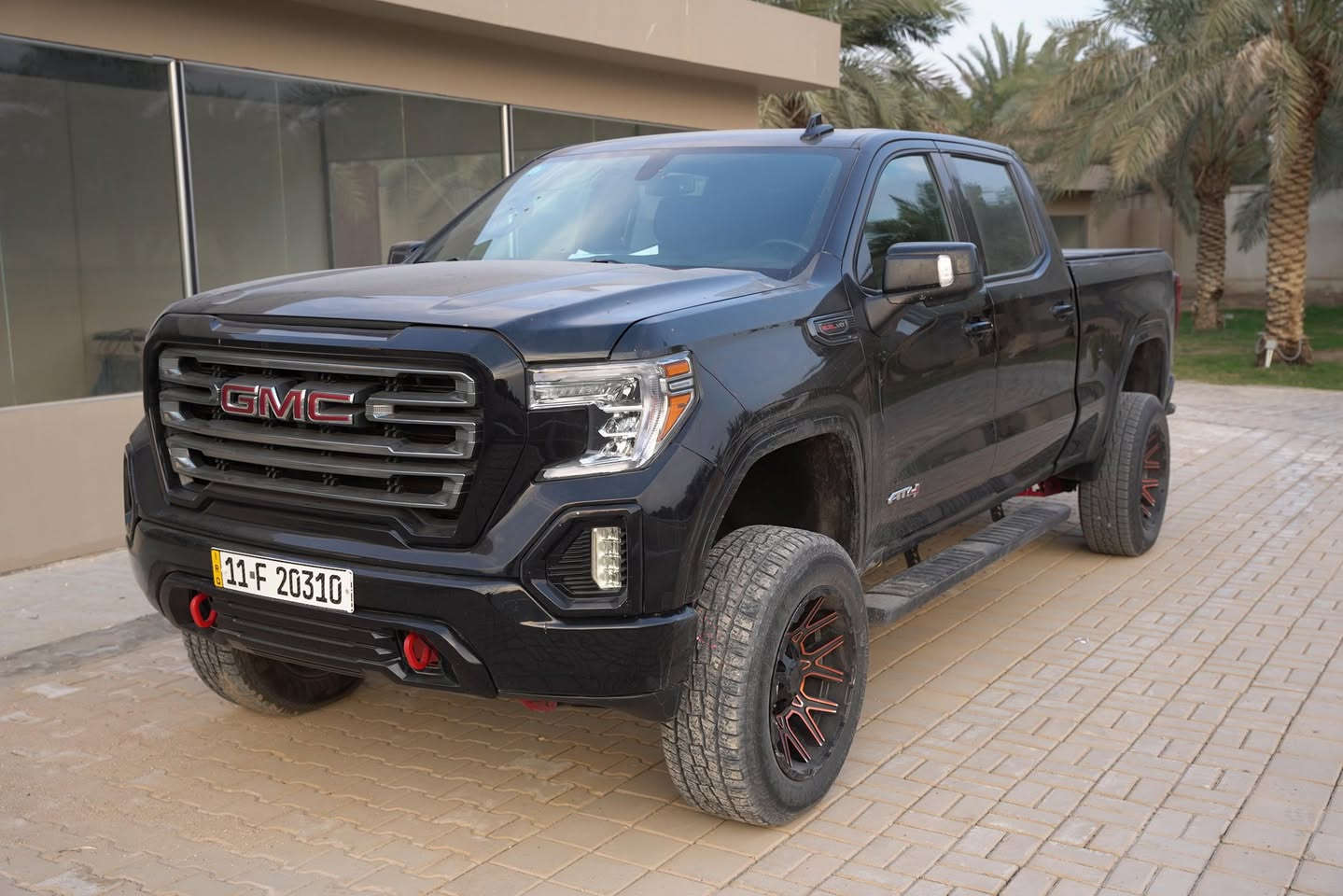 سلام عليكم للبيع
GMC سييرا AT4
موديل 2022
وارد أمريكي 
بدون صبغ السيارة بيها بابين مبدلات نفس اللون مال السايق و الي وراها 

مرفعه ترفيع rough country ترفيع امريكا 
كير تعليك 
محرك السيارة 6200 cc
كشنات كهرباء 
سيارة دفع رباعي off road 
كشنات جلد اسود 
السيارة باب طويل 
موصفات AT4 فول

350 وبيها مجال بسيط للشراي 
الشراي يتصل وبي خير ويدلل ***********
