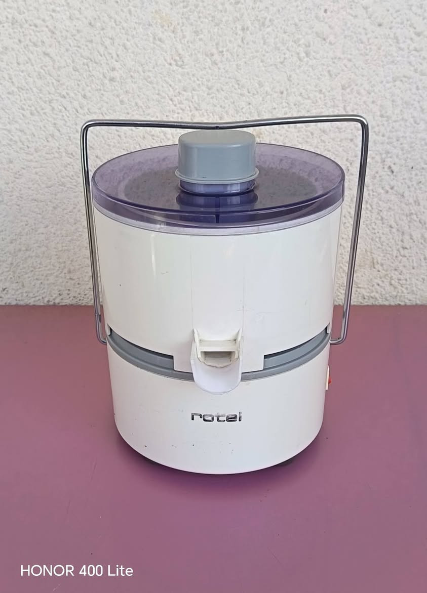 معصارة جزر وفواكه نوع روتيل صناعة فرنسي نضيفة وشغالة على الفحص السعر ٤٠ وبي مجال المكان بغداد البياع للاستفسار خاص


**إذا كنت صاحب هذا الإعلان وتريد حذفه لأي سبب، رجاءا أرسل رسالة إلى الدعم الفني**