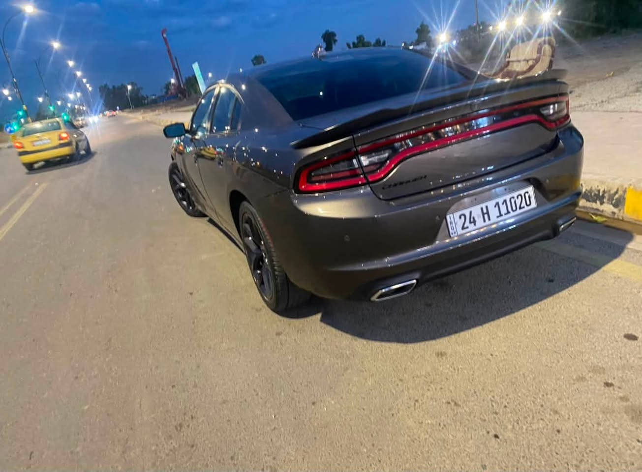 🔥دوج جارجر 2020 SXT Plus (فل مواصفات حقيقي) 🔥باستثناء فتحة السقف

إذا تبحث عن جارجر بمواصفات رفاهية قريبة جداً من الفئات العليا وبسعر معقول — هذه فرصتك 👌

🚗 التفاصيل:
- Dodge Charger 2020
- فئة SXT Plus (مواصفات نادرة)
- وارد أمريكي
- ممشى: 85 ألف ميل
- اللون: نفطي ملكي ✨
- داخلية: أسود جلد فاخر

⚙️ الأداء:
- محرك 3.6L V6
- قير أوتوماتيك 8 سرعات
- دفع خلفي

🔥 المواصفات الداخلية (أعلى من المعتاد على SXT):
- داشبورد جلد خياطة (نادر جداً)
- مقاعد جلد فاخرة
- تدفئة + تبريد للمقاعد ❄️🔥
- تحكم كهربائي بالمقاعد
- ميموري لمقعد السائق
- مقود جلد متعدد الوظائف + تدفئة 🔥
- تحكم كهربائي بالمقود& (رفع/خفض/تقريب)
🛋️ الراحة:
- مكيف أوتوماتيك ثنائي (Dual Zone)
- فتحات تكييف خلفية
ال
📱 التكنولوجيا:
- شاشة 8.4 إنش مع نظام Uconnect
- Apple CarPlay + Android Auto
- نظام ملاحة (GPS)
- تشغيل بصمة + دخول ذكي
- تشغيل عن بعد (Remote Start)

🔊 الصوتيات:
- نظام Alpine فل سماعات 🔊

🚨 الأمان والمساعدة:
- رادارات جانبية (Blind Spot Monitoring)
- كاميرا خلفية + حساسات
- أنظمة ثبات وأمان كاملة

💡 تفاصيل ذكية ومميزة:
- مرايات جانبية كهرباء مع تسخين
- خاصية نزول المرايات الجانبية تلقائياً عند الرجوع للخلف (ميزة فخمة تسهل الوقوف)
- مرآة وسطية تعتيم أوتوماتيك
- زجاج الامامي دبل بلوك لتحسين العزل الداخلي 
- زجاج مظلل من المصنع عاكس للحرارة ومسموح بقانون المرور

💡 الشكل الخارجي:
- LED كامل + DRL
- جنوط وكالة قياس 20 إنش
- حضور رياضي قوي 😎

📌 الحالة:
- صبغ وكالة بالكامل
- فقط الدعامية الأمامية مبدلة ومصبوغة
- حادث بسيط جداً (أسفل الدعامية فقط بدون أي تأثير)

🔧 الصيانة:
- صيانة شاملة كاملة
- جميع المنظومات (الماء-الوقود-التبريد-المحرك-الكير)
- تايرات برجستون جديدة
- بطارية جديدة
- لا تحتاج أي صرف 💯

📍 الموقع: الموصل
📞 التواصل: ***********

🚨 الخلاصة:
سيارة فل فعلي بمواصفات نادرة جداً — الفرق واضح عن أي SXT عادي بالسوق
صور الحادث مرفقة مع الصور
السعر 235 ورقة وبيها مجال
