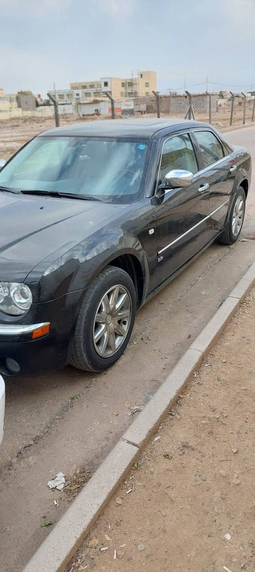 كرايسلر 2010 كلين وارد كندي رقم سليمانيه سنويه لل2030 باسمي كفاله عامه محرك 3500  فول مواصفات فتحه شاشه قلاب اربع جوكات تبريد ثلج تدفئة كلشي شغال حدادية جديدة تخم تايرات جدد استخدام شخصي ما مشتغله خط السونار موضح كل شي السعر 175 وهذا رقمي *********** رجاء الي ميعجبه ليعلق السوق كلشي بي
