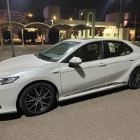 كامري 24 خليجي هايبرد مكفولة من الصبغ  عدا شخط بالباب الخلفي ومسوي نها...