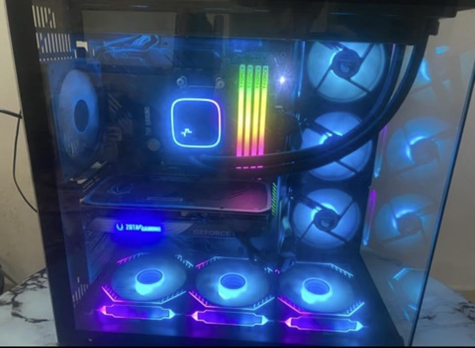 4070 super
32 gb ddr 4
1tb
R57800x


**إذا كنت صاحب هذا الإعلان وتريد حذفه لأي سبب، رجاءا أرسل رسالة إلى الدعم الفني**