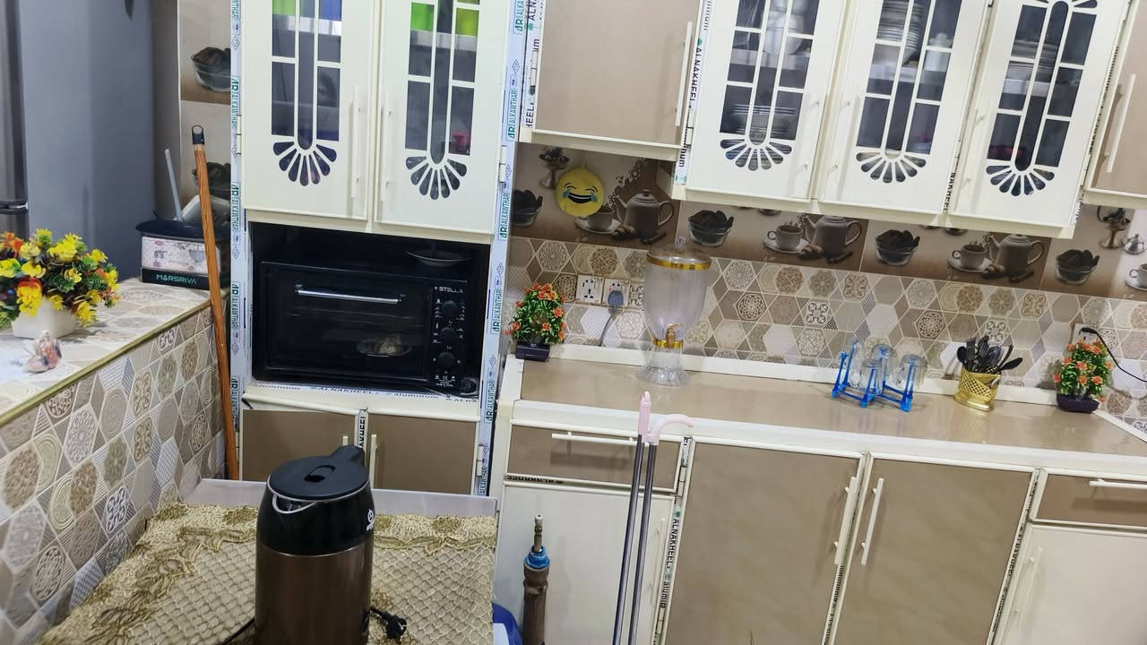 يالله بيت للبيع مساحه 100م زراعي مقبيل ابيوت الملكي التضحيه يبعد عن الشرع الريسي 50م
 ينباع هو واثاث الي بيه كله يتكون من غرفه وصاله  وديوانيه ومطبخ وصحيات داخليه وخارجيه 
بنيان بلوك صب كونكريت بنيان مرتب كلش  
السعر 63 وبيه مجال  باقي التفاصيل
وتساب
 ***********
