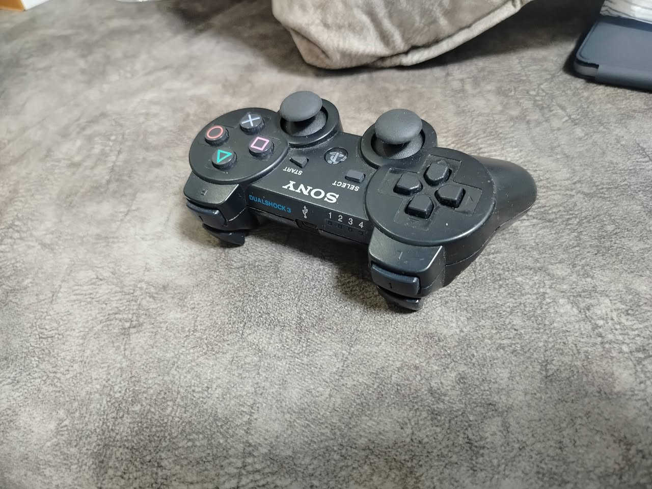 السلام عليكم 
يدات سوني ثري للبيع
شغالين بس ما فاحصهم ابيع فحم
وحدة مكسورات شفتات ول ثانية ما تشتغل
سعرهم كلهم ب 18 قفل 
مكاني موصل حي سومر


**إذا كنت صاحب هذا الإعلان وتريد حذفه لأي سبب، رجاءا أرسل رسالة إلى الدعم الفني**