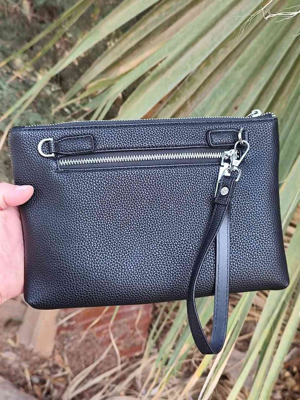 محفظه رجاليه عصريه للباجات والعملات فخمه جلد طبيعي فاخر
محفظه رجالية نظافة 100%
جلد طبيعي فاخر 
تحفظ كل المستمسكات الشخصية والباجات
جيوب للعملات النقديه
النقش حفر 
كجول ورسمي
قطعه راقيه مال هدايه واقتناء

سعر المحفظه 25 الف شامل أجور النقل لجميع المحافظات العراقيه

للحجز التواصل على الخاص (ترسل رقمك وعنوانك الكامل)

اضغط على متابعه للصفحه لمشاهدة كل ما يليق بأنقاتك
من متجر الاقتناء والهدايا الفخمه ( انس براند للاناقه العامه )


**إذا كنت صاحب هذا الإعلان وتريد حذفه لأي سبب، رجاءا أرسل رسالة إلى الدعم الفني**