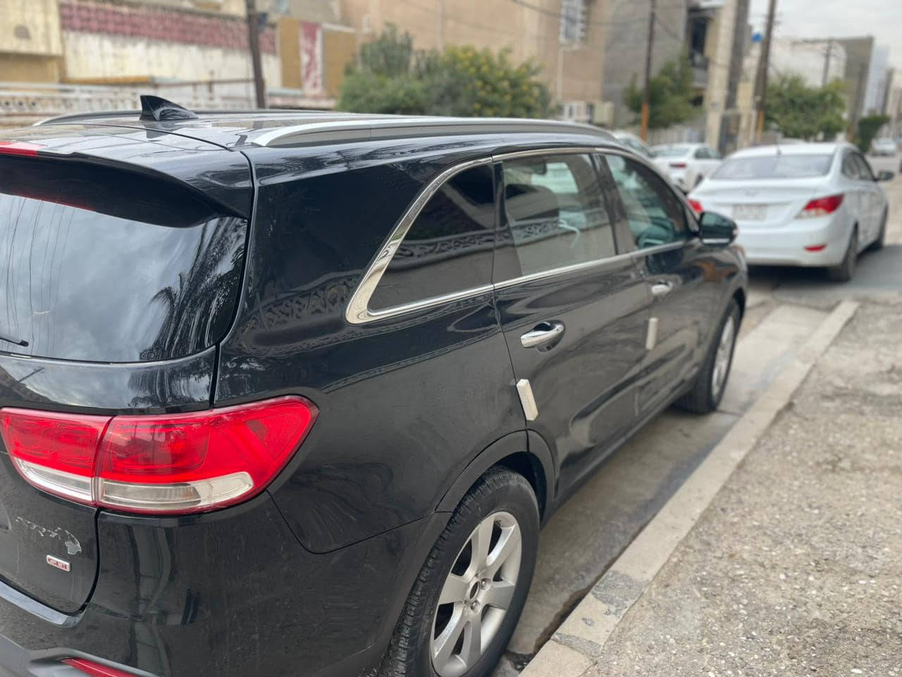 سورينتو 2017   وارد امريكي
ماشيه 75 
حادث باب خلفي فقط  
يعني قطعه وحده فقط 
صدر امامي خلفي جديد  
جاهزه من كل النواحي برغي مابيها نقص 
149 قفل قفل قفل 🔒🔒🔒 بدون عمله 
  بالخير ع ياخذها سياره جديده وما ناقصها شي  
عنوان بغداد زيونه او بلديات 
***********
 مكلف بالنشر
