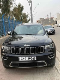 كراند شيروكي 2021 اسود ماشية 48 الف ميل..رقم اربيل بإسمي..السيارة استل...