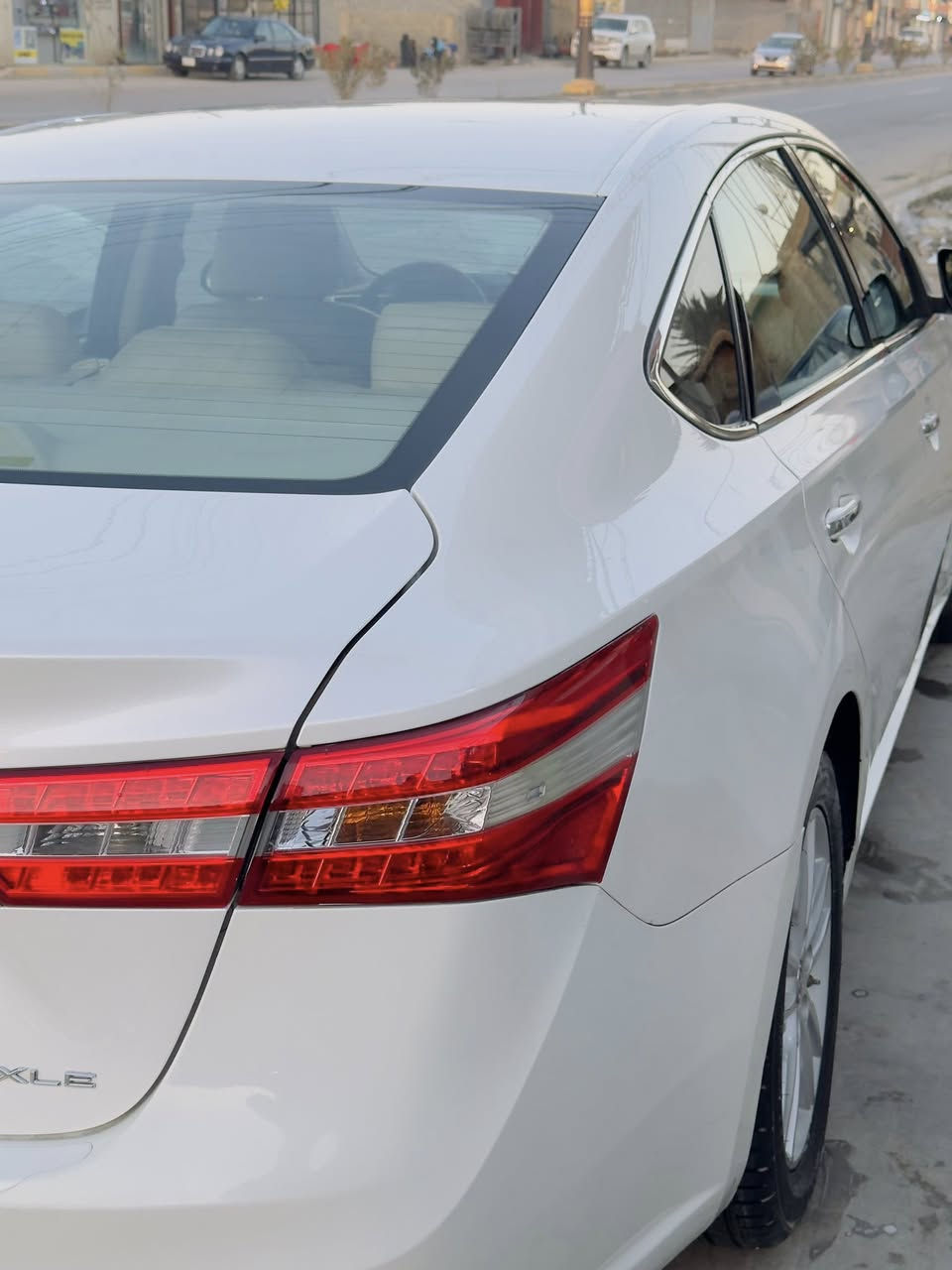 السلام عليكم اخوان عندي افلون 13 خليجية فئة xle لونها ابيض لؤلؤي ماشيه 170 باسمي الداخل لونين حادثها بابين جهة السايق واكو شخط صغير بالصفحه الثانية مال  الباب عكس السايق  محرك 6 3.5 مكفول حتى من فتحة البرغي والكير كذلك سعرها 140 وبيها مجال اريد مراوس بسيارة ارخص او بيع مكاني كربلاء  
رقم الاتصال ***********
