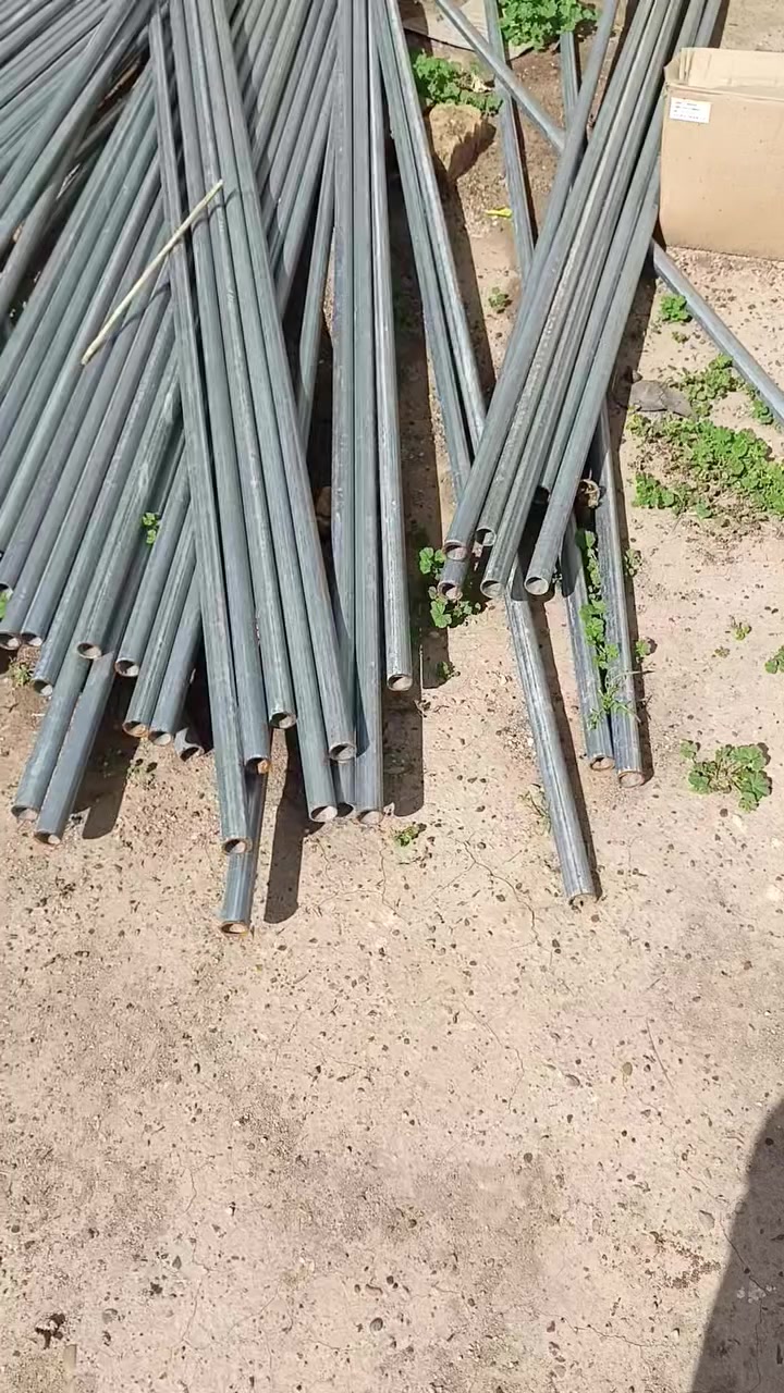 سلام عليكم يوجد كميه من لبواري لحديد  طول لبوري مترين و ومترين ونص يرهم رفع شبجه أتصل بيك خير ودلل***********
