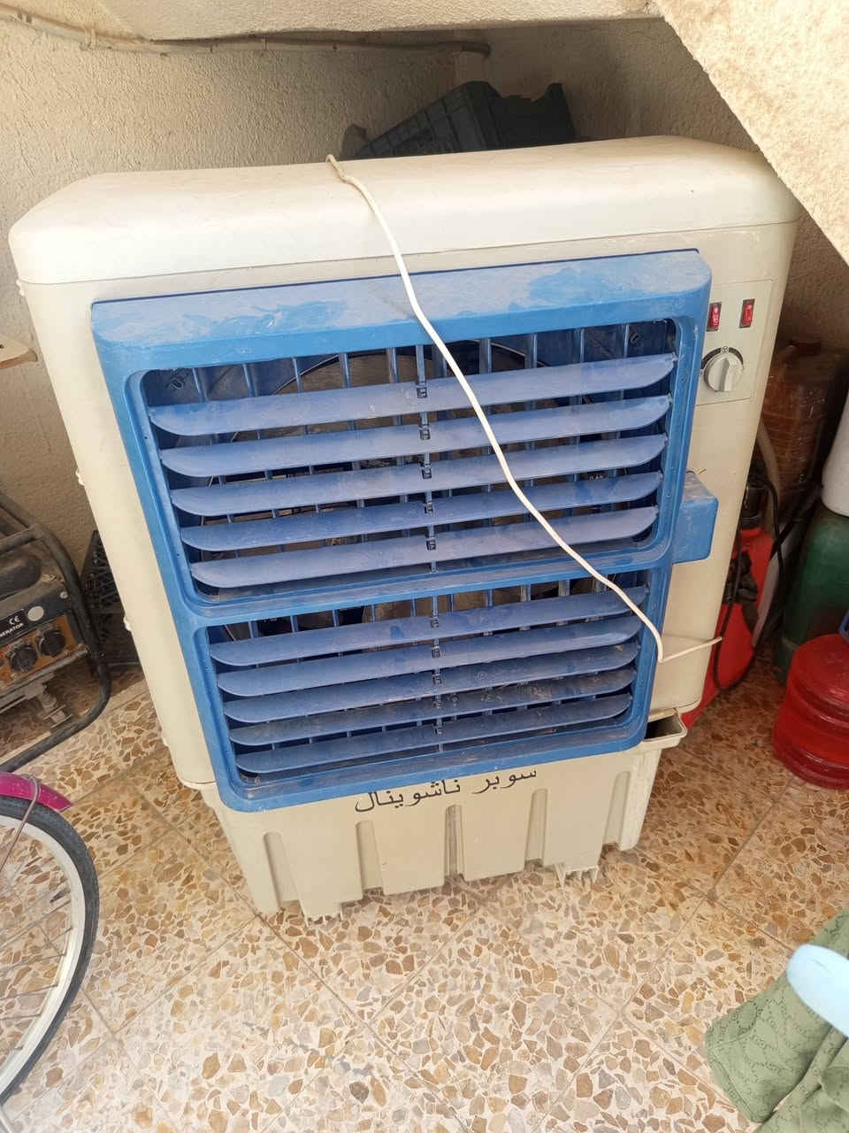 كونفيره سوبر ناشيل مابي نقص شغال بس عوزها كارتون خلفي سعرها60 الف
رقم ***********
