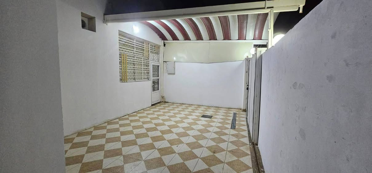 🏡 دار سكن للبيع
📍 الموقع : حي البقيع/حولي الخصيمه/ عرصات ماجد حاشوش
📐 المساحة: 200 م بناء ٢٠٢٥ عكاده
🏠 الدار طابو زراعي سند ٢٥ بيه معامله تطويب

🏠 التفاصيل:
▫️ غرفتين نوم ٤×٤.٥ واحده سويت
▫️ استقبال كبير ٤×٦
▫️ مطبخ كبير  ٤×٦
▫️ صالة كبيره ٩×٤
▫️ منور خلفي وجانبي
▫️ مجاميع صحية داخلية وخارجية 
▫️ طارمة كبيرة
✨️  شارع ١٢ م تبليط وارصفه وخدمات كامله 
📍 موقع هادئ ومناسب للسكن .
📞 للاستفسار خاص ***********
