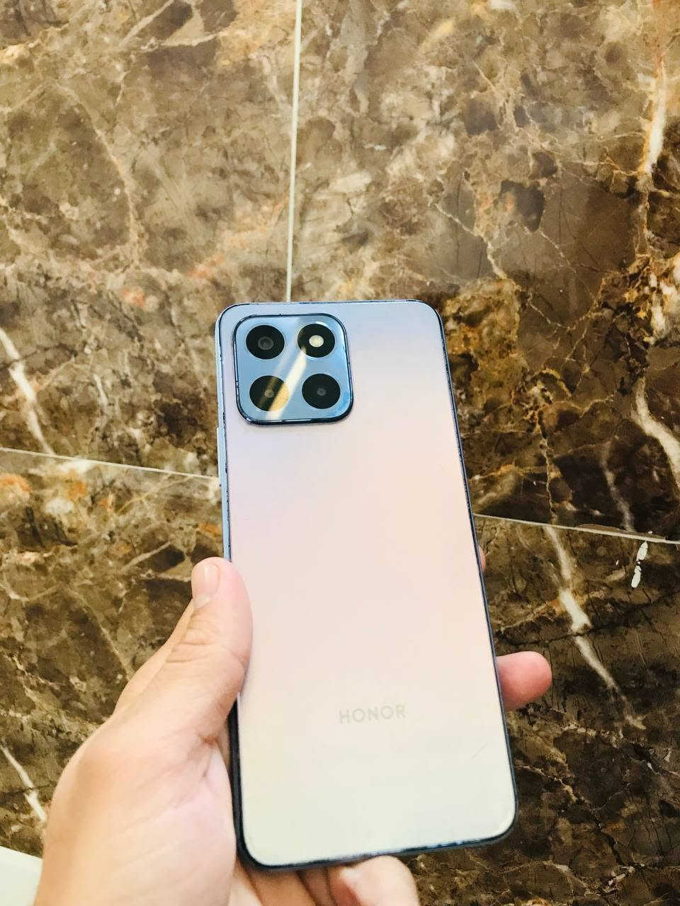 هونر إكس 6
HONOR X6
•الذاكرة 128GB✅
•الرام 4✅
• 60 فريم ببجي✅
•الشاشة دقتها 1600×720 حيل نظيفة ومابيها جلخ ✅
•البطارية بحالة ممتازة تدوم لساعات طويلة✅
•بصمة الوجه + بصمة الأصبع شغالة وسريعة بالاستجابة✅
•الكاميرات واضحة وتصويرها حلو✅
•دبل سيمكارت + ميموري(SD)✅
•السماعات صوتها عالي وواضح✅ 
(جهاز كدام العين مال بيت السعر 115🔥) 
تواصل ***********
•الموقع📍موصل_حي العامل.
