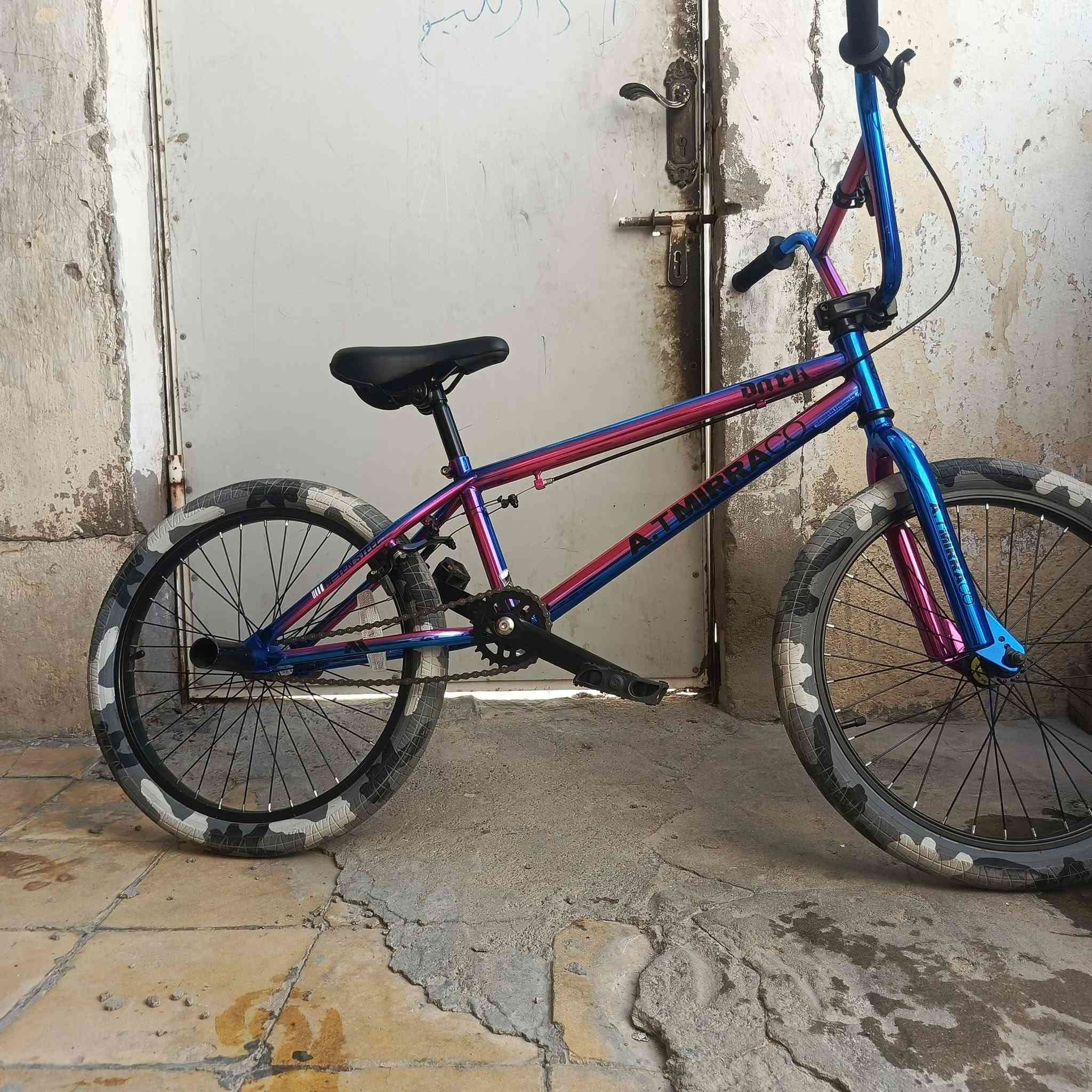 السلام عليكم بايسكل BMX ابو الحركات الاصلي صارله اسبوع من نازل من الحاويه  اشتريناه300الف ونريد انبيعه سعره
200🔒 الموقع بصره الاسمعي الجديد التواصل و الاستفسار على الخاص


**إذا كنت صاحب هذا الإعلان وتريد حذفه لأي سبب، رجاءا أرسل رسالة إلى الدعم الفني**