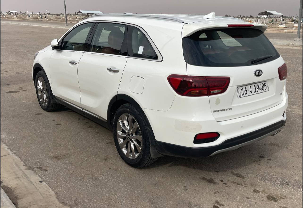 سلام عليكم للبيع سورنتو 2020 قادسيه بسمي سنويه جديده مكفوله من الضربه بيها بارد بسيط بالباب فقط 
للمعرفه السعر وباقي التفاصيل الاتصال ***********
