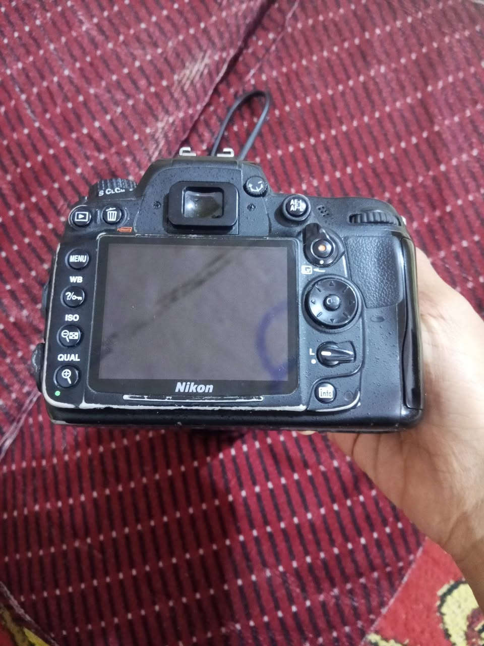 كامرة نيكون 7000dكامره نضيفة يجي وياها زوم رياضي 300.70 وملحقات يجي وياها 
1_ بطاريه اصلية
2_ شاحنه اصلية
3_جلاتين احمر 
4_ حزام كتف 
للتواصل ***********
